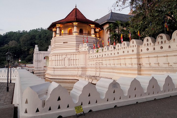 Kandy Day Tour from Colombo with Sacred Tooth Temple & More Stops - Photo 1 of 10